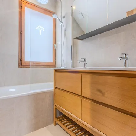 Peak - Saskia 302 - Sensational New - 3 Bedroom, 3 Bathroom Chalet Vaujany