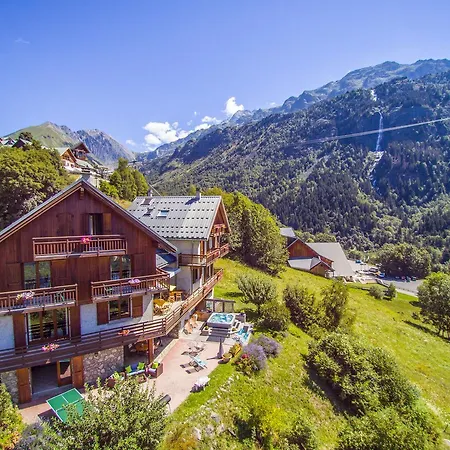 Peak - Saskia 302 - Sensational New - 3 Bedroom, 3 Bathroom Chalet *